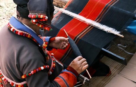 De'ang Ethnic Waist Loom Weaving